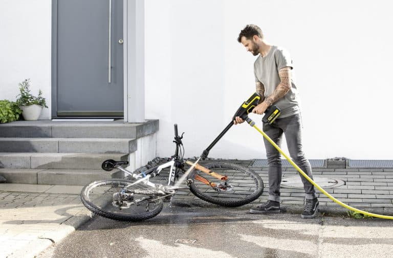 MJ_24_handheld_bike_flat_jet_app_06_CI15_96-dpi-jpg-768x505 אקדח שטיפה אלחוטי Karcher קרשר דגם KHB6 - אחריות לשנה ע׳׳י היבואן הרשמי
