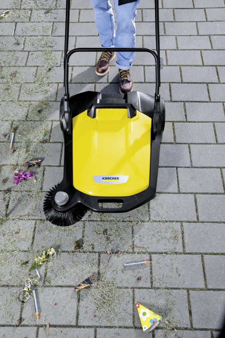 S_6_new_years_sweeping_app_03_CI20_96-dpi-jpg-768x1152 מטאטא מכני Karcher קרשר דגם S6 - אחריות לשנה ע׳׳י דן שלדן היבואן הרשמי